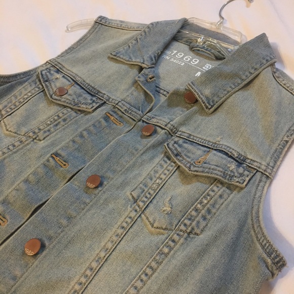 Light blue GAP jeans jacket vest - Picture 3 of 4